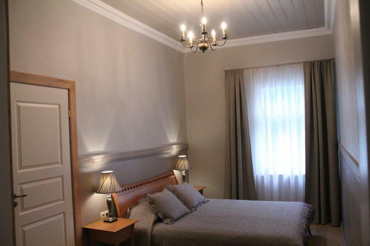 Meke Hotel Mustkalni Exterior photo
